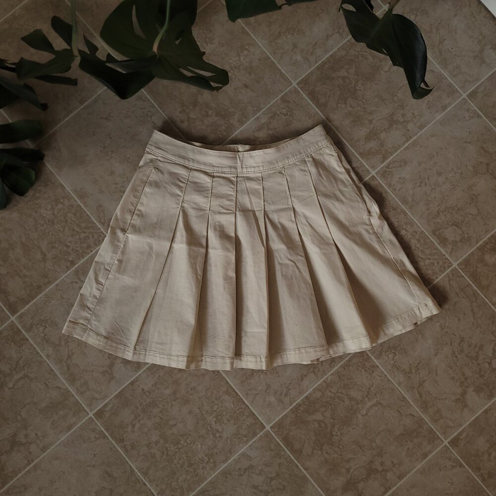 Pleated American Eagle Skirt in Cream